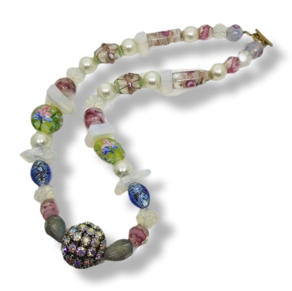 VINTAGE WHIMSICAL FLOWER DESIGN ART GLASS BEAD & FAUX PEARL NECKLACE - Picture 3 of 7